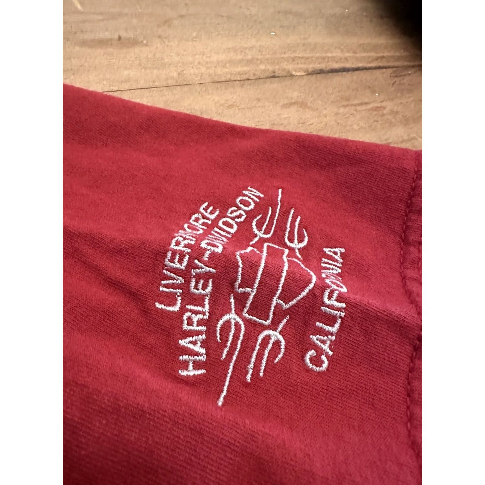 Harley Davidson VINTAGE Harley-Davidson T-Shirt XL Embroidered Red California Livermore Men Shirt Size US XL / EU 56 / 4 - 3 Thumbnail