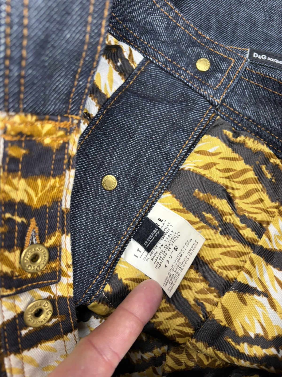 Dolce & Gabbana 2000s Dolce & Gabbana Hybrid Denim & Tiger Print Jacket Size XS / US 0-2 / IT 36-38 - 10 Thumbnail
