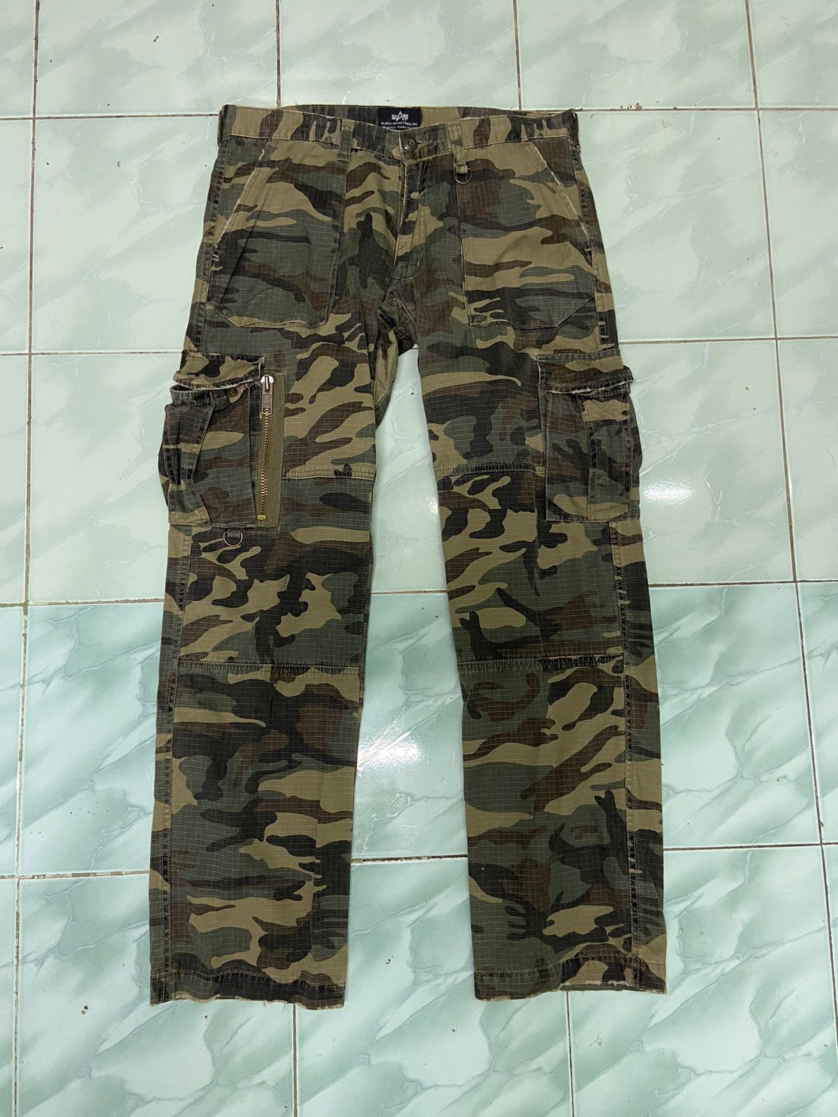 Alpha Industries Alpha industries cargo pants camouflage distressed Size US 34 / EU 50 - 1 Thumbnail