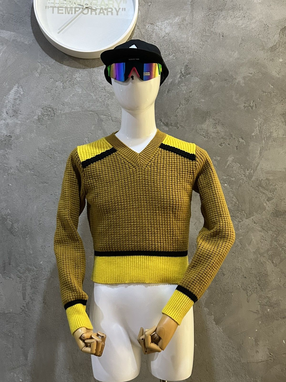 Marni × Uniqlo FW22 Marni x Uniqlo Popcorn Knitted V Neck Size US M / EU 48-50 / 2 - 3 Thumbnail