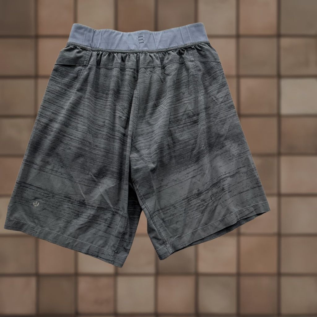 Lululemon Lululemon Shorts Mens Medium Gray Striped Lined Running Drawstring 10 Inseam Size US 31 - 1 Thumbnail