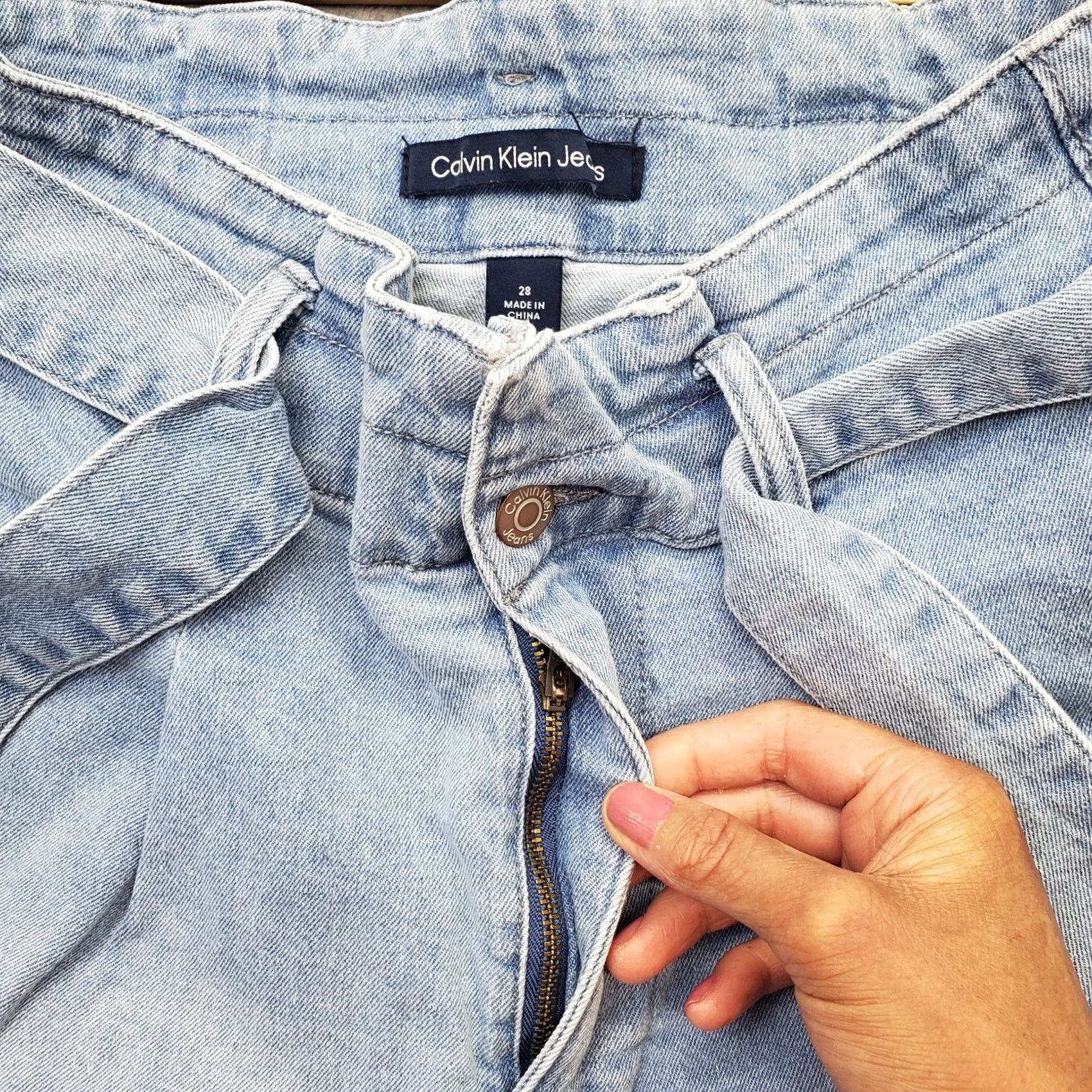 Calvin Klein Calvin Klein Jeans Shorts Women 28 Blue Cotton Stretch Paperbag Waist Frayed Hem Size 28" / US 6 / IT 42 - 5 Thumbnail