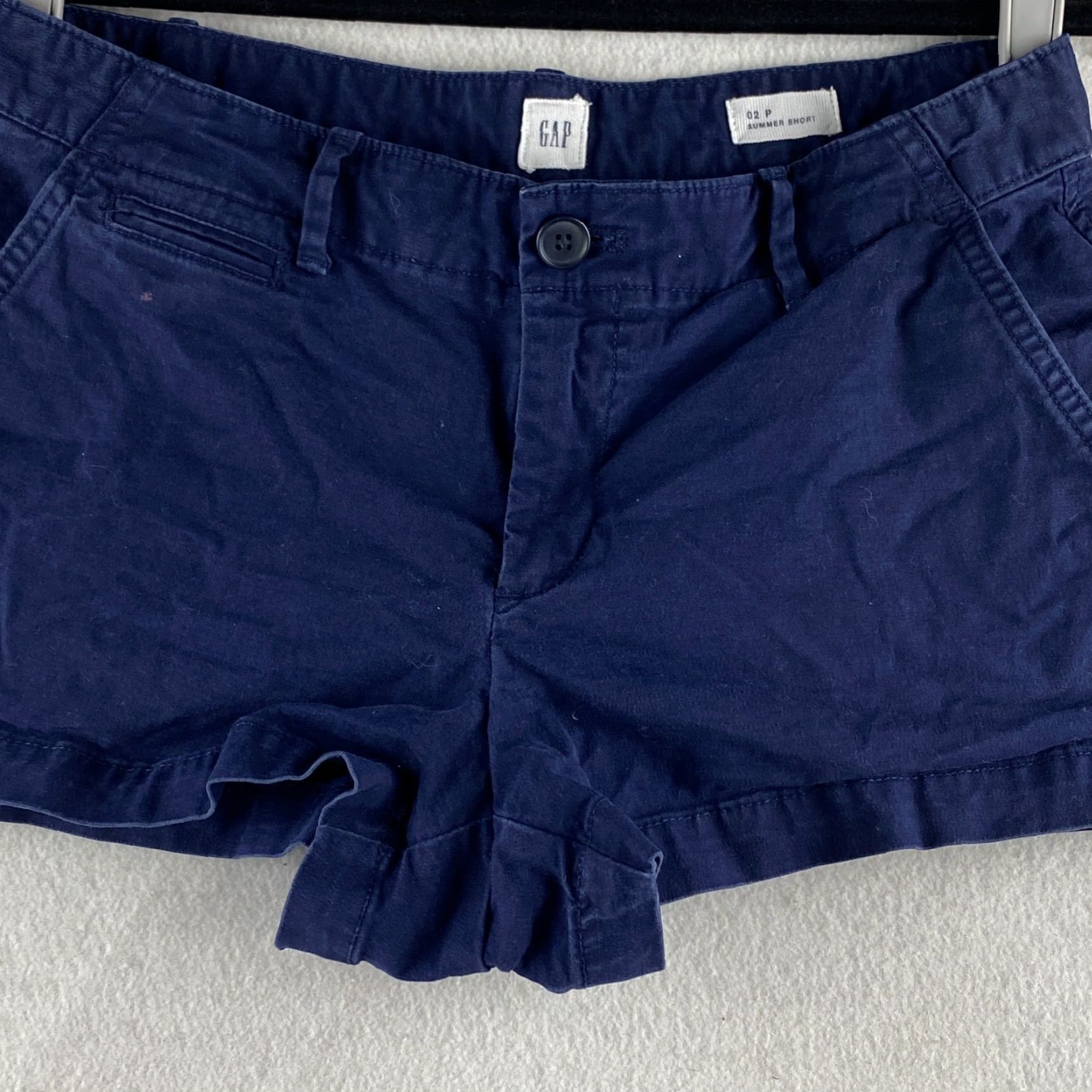 Gap Gap Shorts Womens 02P Blue Chino Shorts Casual Adult Petite 28in Blue Cotton Spandex Pocket Slant Pockets Regular Rise 2in Inseam Summer Autumn Womens Size 26" / US 2 / IT 38 - 2 Thumbnail