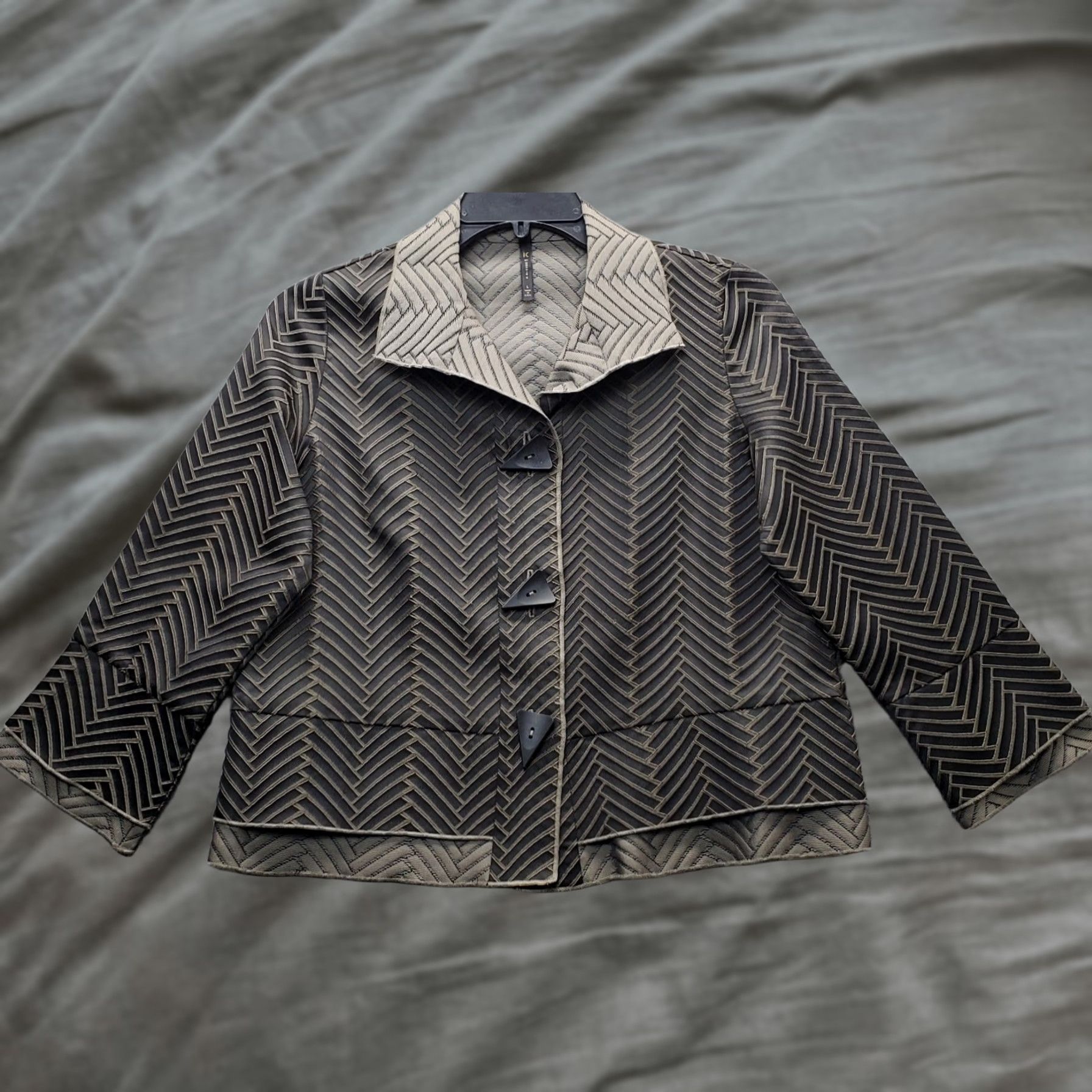 Triangl IC by Connie K Jacket Womens L Multicolor Geometric Comfort Triangle Buttons USA EUC Shirt Women L Size L / US 10 / IT 46 - 1 Thumbnail