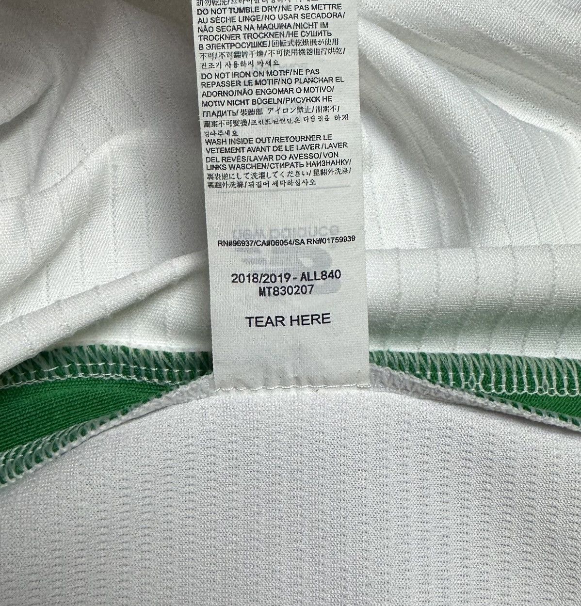 New Balance Ireland 2018 2019 Away Shirt Soccer Jersey New Balance Size US L / EU 52-54 / 3 - 14 Thumbnail