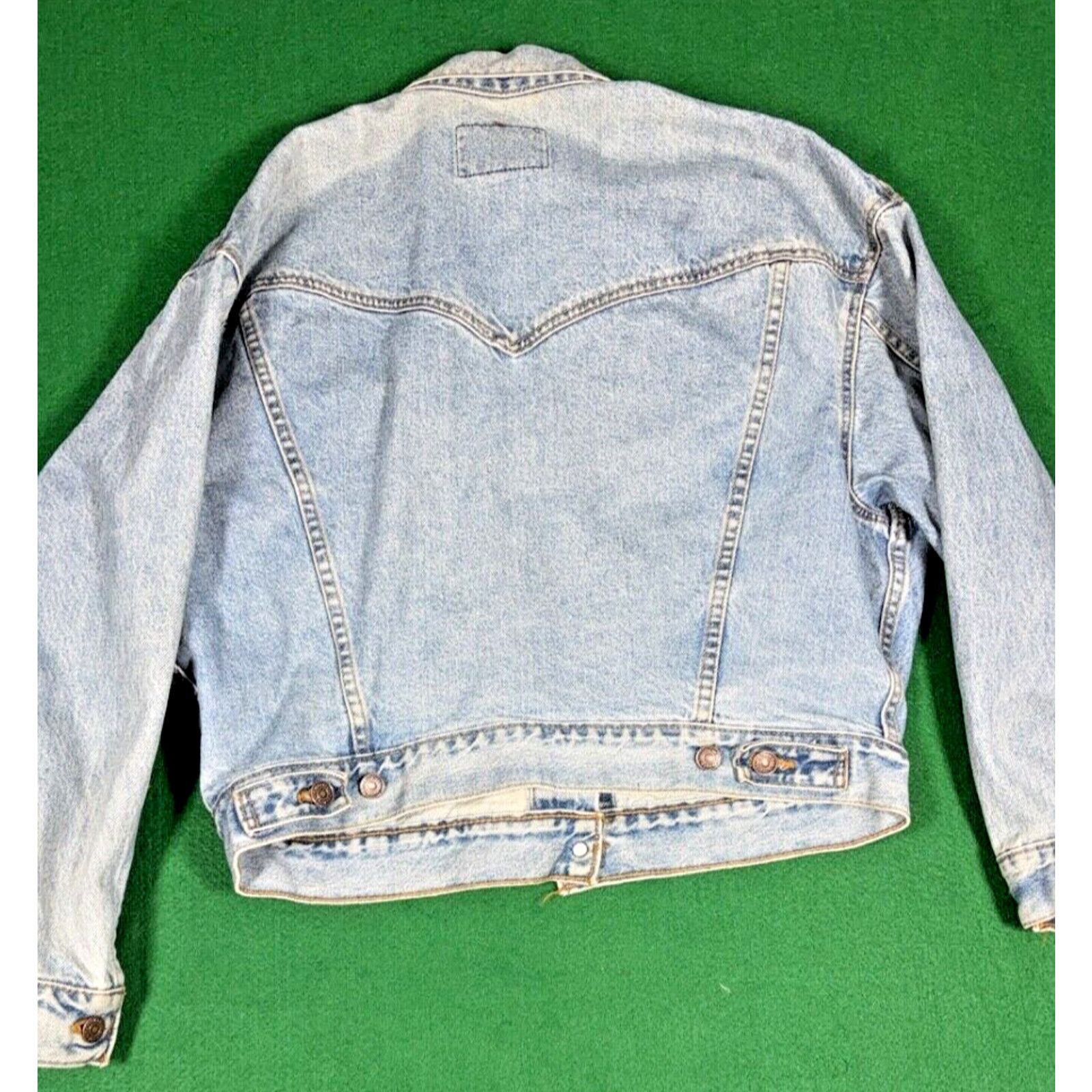 Levi's Vintage 90s Levi's Light Wash Denim Made In USA Trucker M Size US M / EU 48-50 / 2 - 7 Thumbnail