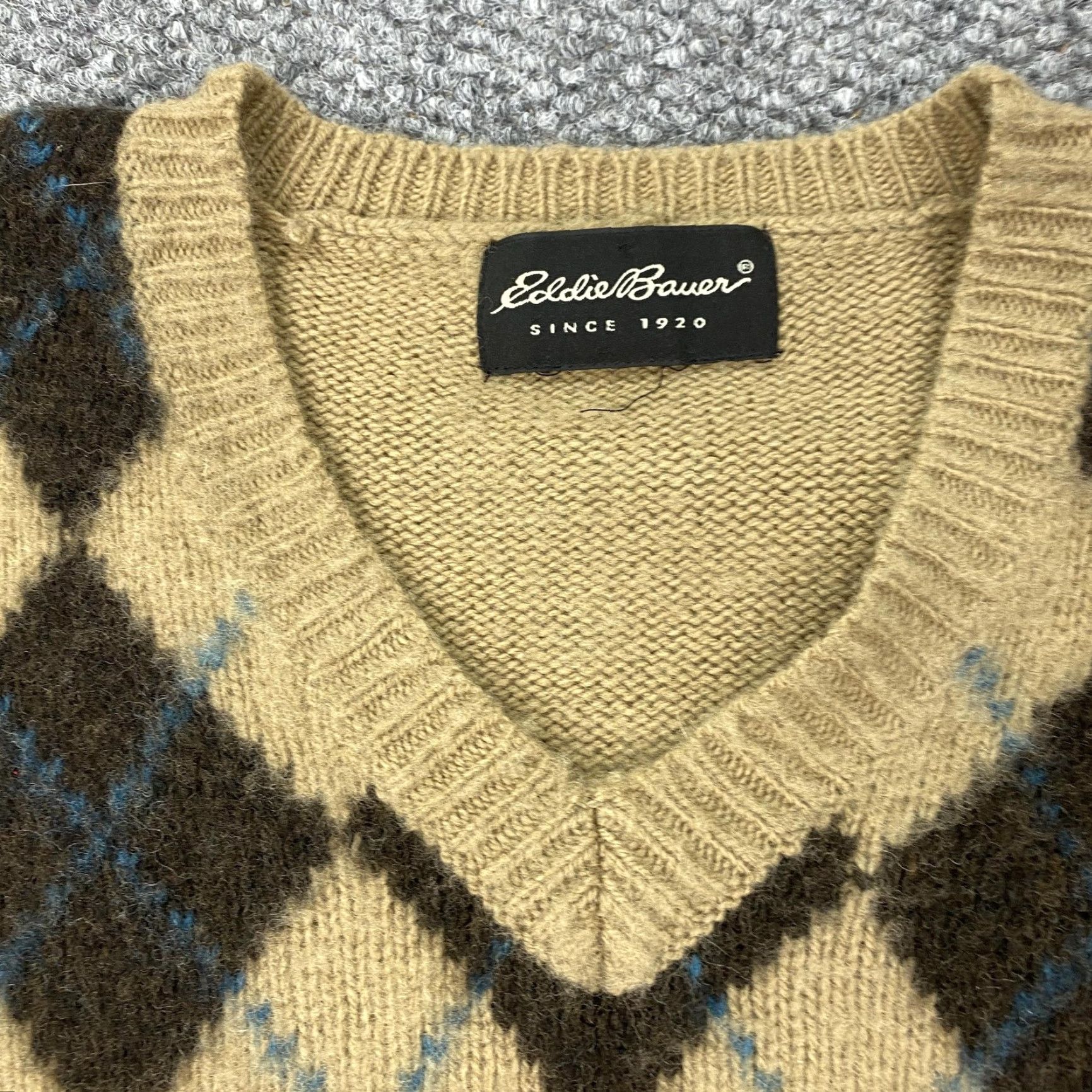 Eddie Bauer VINTAGE Eddie Bauer Sweater XL Beige Argyle V-Neck Knit Pullover 100% Wool Mens Size US XL / EU 56 / 4 - 2 Thumbnail