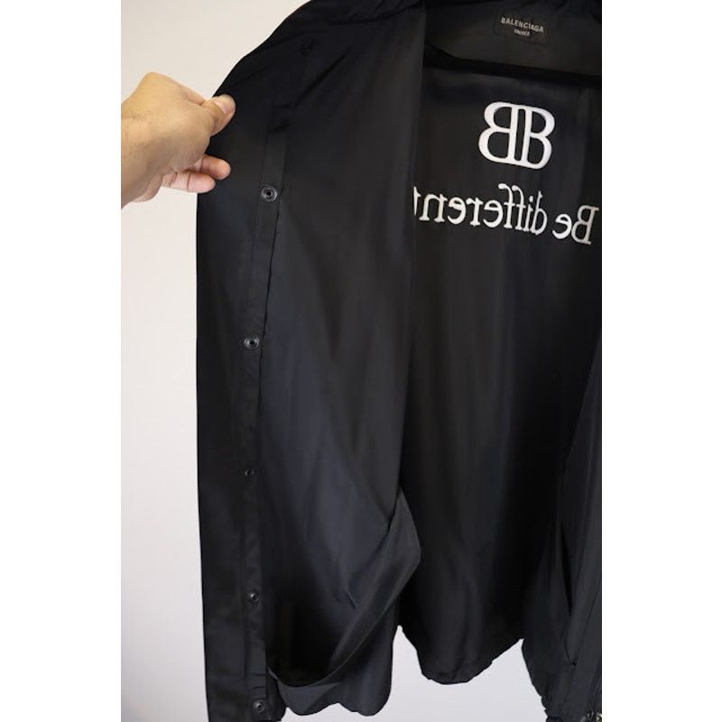 Balenciaga o1rshd1 BB Be Different Short Windbreaker in Black Size US XXL / EU 58 / 5 - 9 Thumbnail