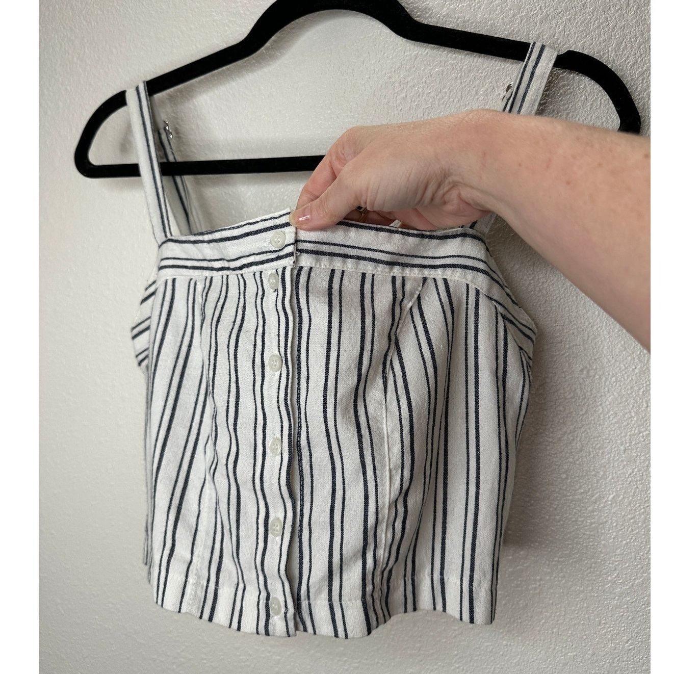 Brandy Melville Brandy Melville Astrid White & Black Stripe Button Crop Top Size XS / US 0-2 / IT 36-38 - 5 Thumbnail