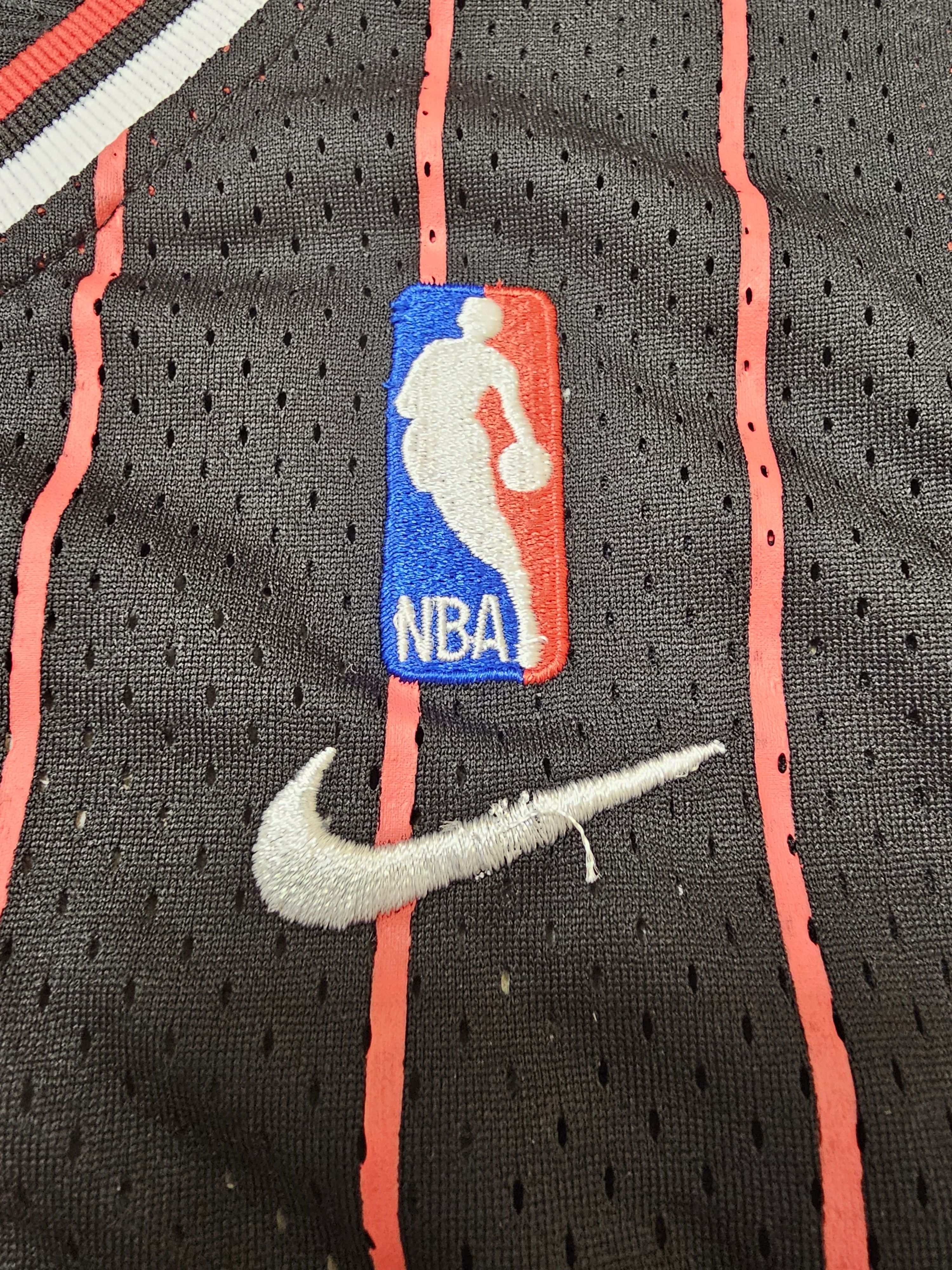 Vintage CHICAGO BULLS NIKE VINTAGE JORDAN JERSEY BASKETBALL SHIRT Size US XL / EU 56 / 4 - 5 Thumbnail