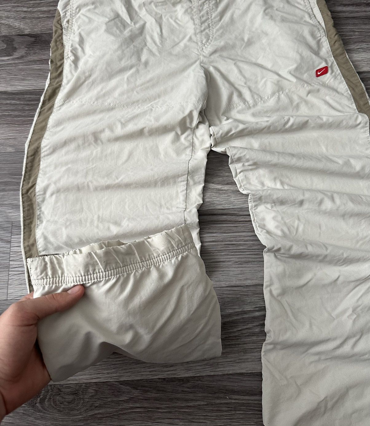 Nike Nike Vintage 00’s White Baggy Nylon Sweatpants y2k size L Size US 34 / EU 50 - 4 Thumbnail