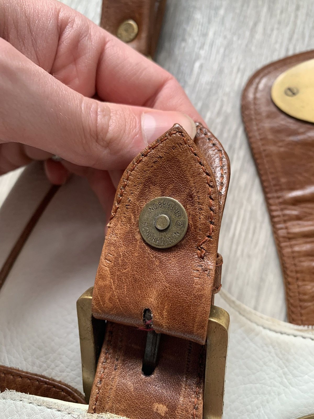 Mulberry Mulberry Vintage White Leather Buckle Handled Bag Luxury Size ONE SIZE - 12 Thumbnail
