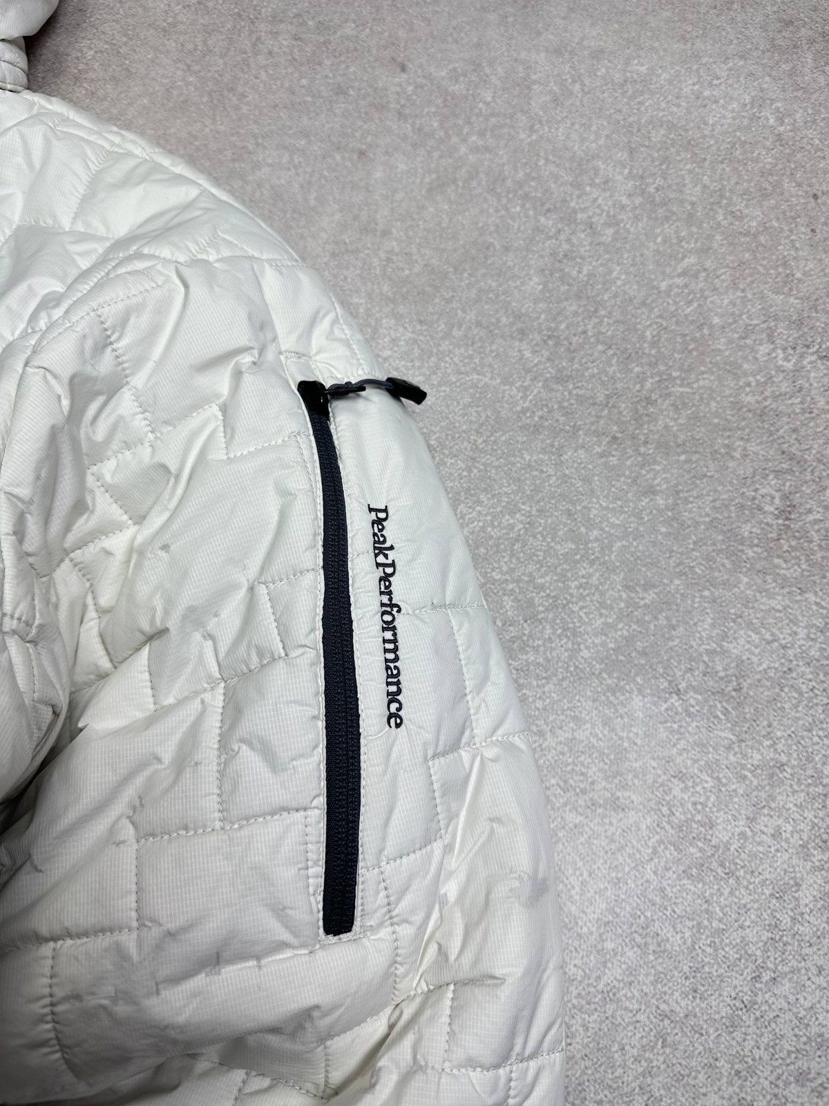 Peak Performance Peak Performance Light White Goose Puffer Jacket Mens L Size US L / EU 52-54 / 3 - 4 Thumbnail