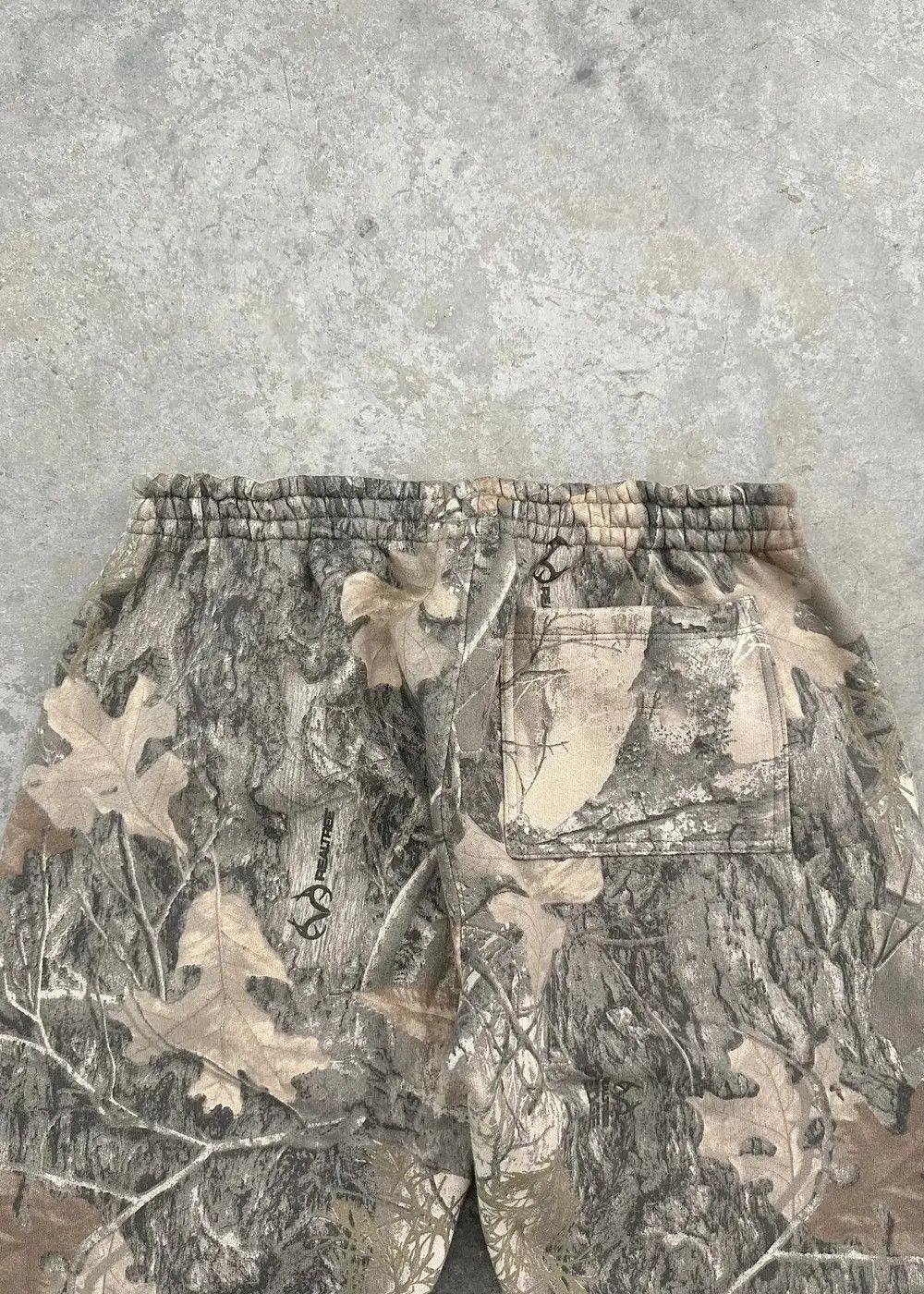 Japanese Brand × Realtree Vintage Real Tree Camouflage Baggy Sweatpants Size US 30 / EU 46 - 2 Thumbnail