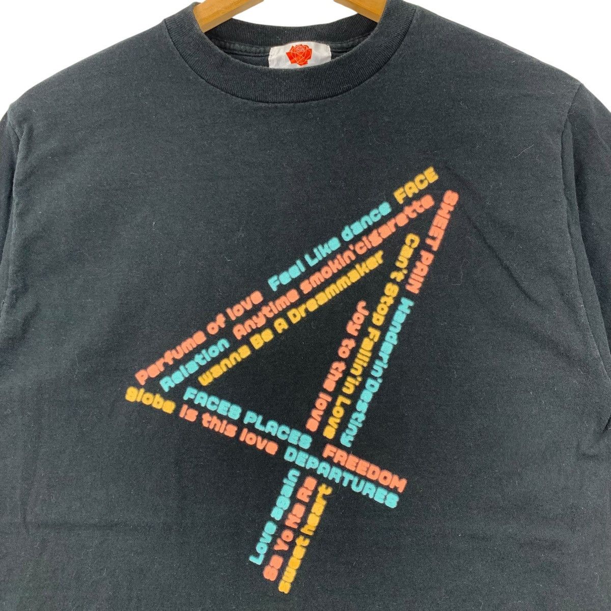 Vintage Vintage GLOBE TOUR 1999 RELATION Tower Japan Band TShirt Size US M / EU 48-50 / 2 - 3 Thumbnail