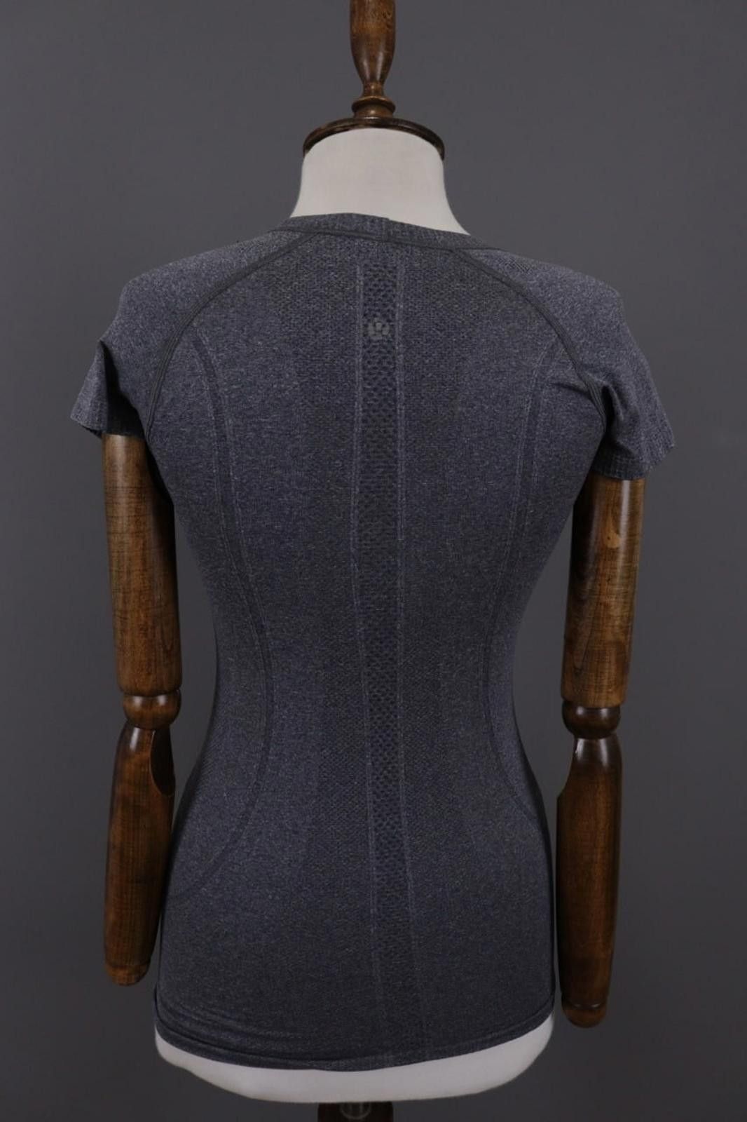 Lululemon Lululemon Athletica Gray Layer Top Pullover Shirt Size 4 Size S / US 4 / IT 40 - 10 Thumbnail