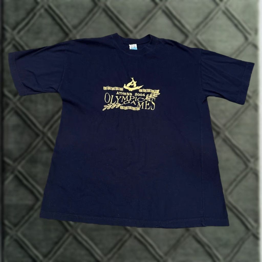 Vintage VINTAGE 2004 Athens Greece Olympics Embroidered Navy Blue Gold T-Shirt Large Mens Size US L / EU 52-54 / 3 - 1 Thumbnail