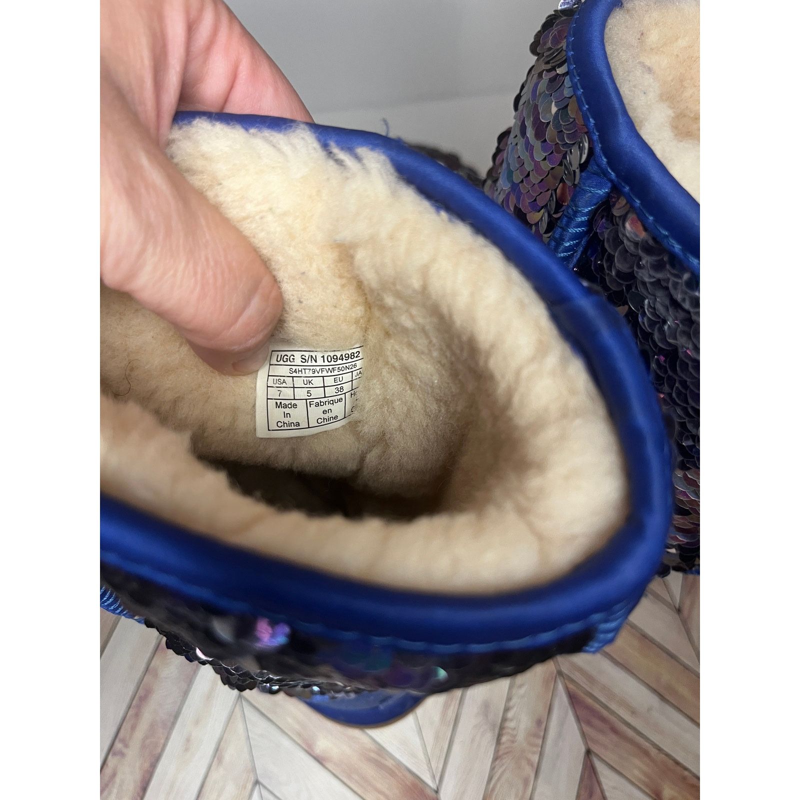 Ugg UGG Classic Short Sequin Winter Boots Blue Women's Size 7 Size US 7 / IT 37 - 9 Thumbnail