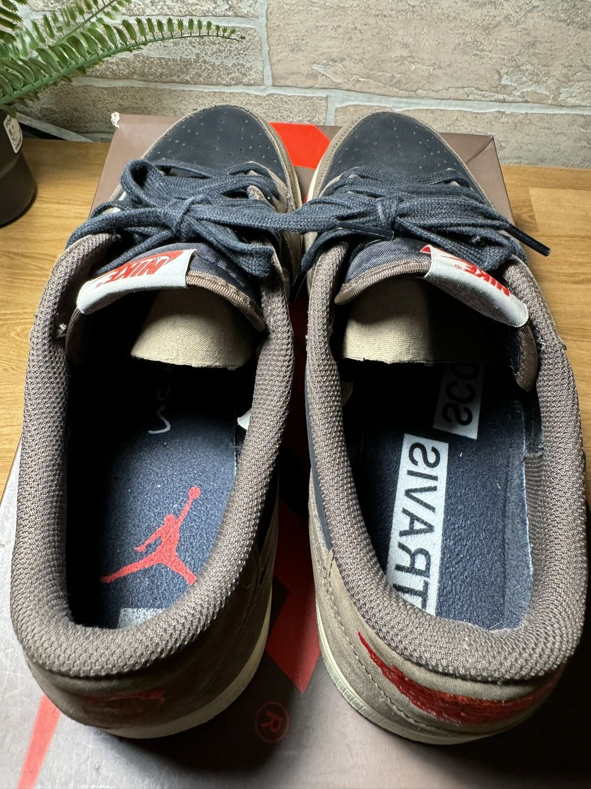 Nike × Travis Scott Jordan 1 Retro Low Mocha TRAVIS SCOTT Size US 12 / EU 45 - 12 Thumbnail