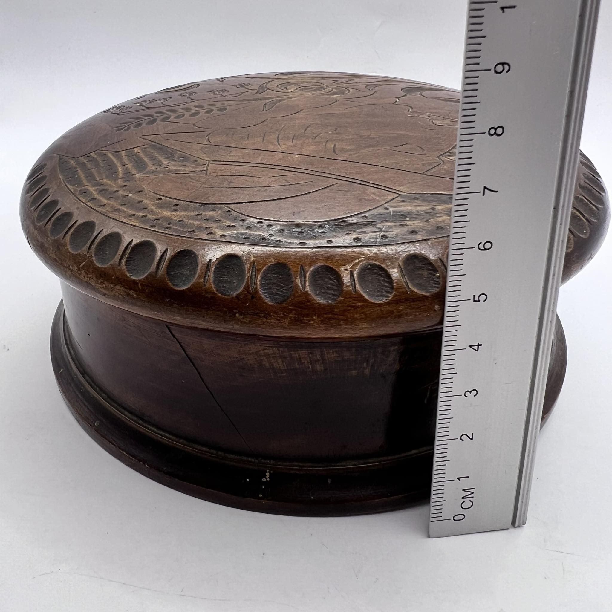 Vintage 1934 Vintage Hand Carved Wood Trinket Box Signed Size ONE SIZE - 5 Thumbnail