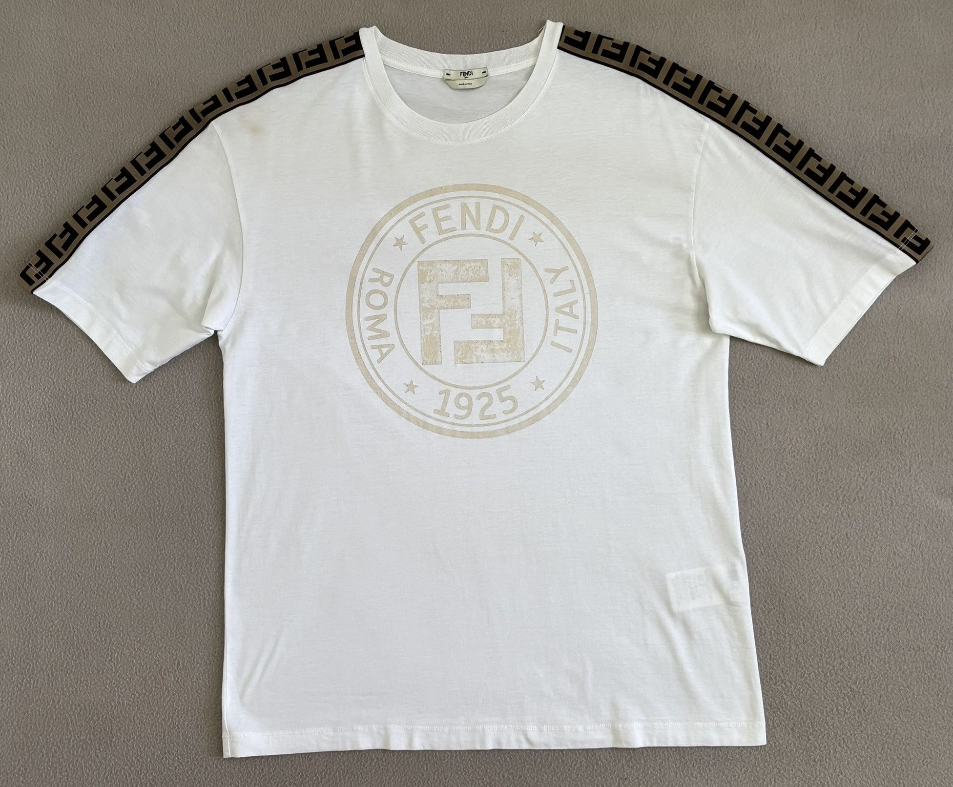 Fendi T-shirt Fendi Monogram Medium Size US M / EU 48-50 / 2 - 5 Thumbnail