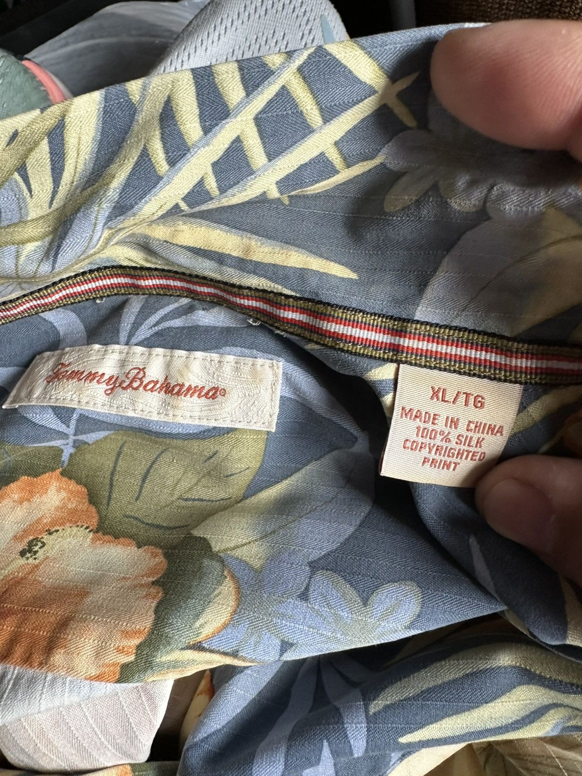 Tommy Bahama PreOwned Tommy Bahamas Hawaiian Print Multicolored Men's XL Size US XL / EU 56 / 4 - 3 Thumbnail