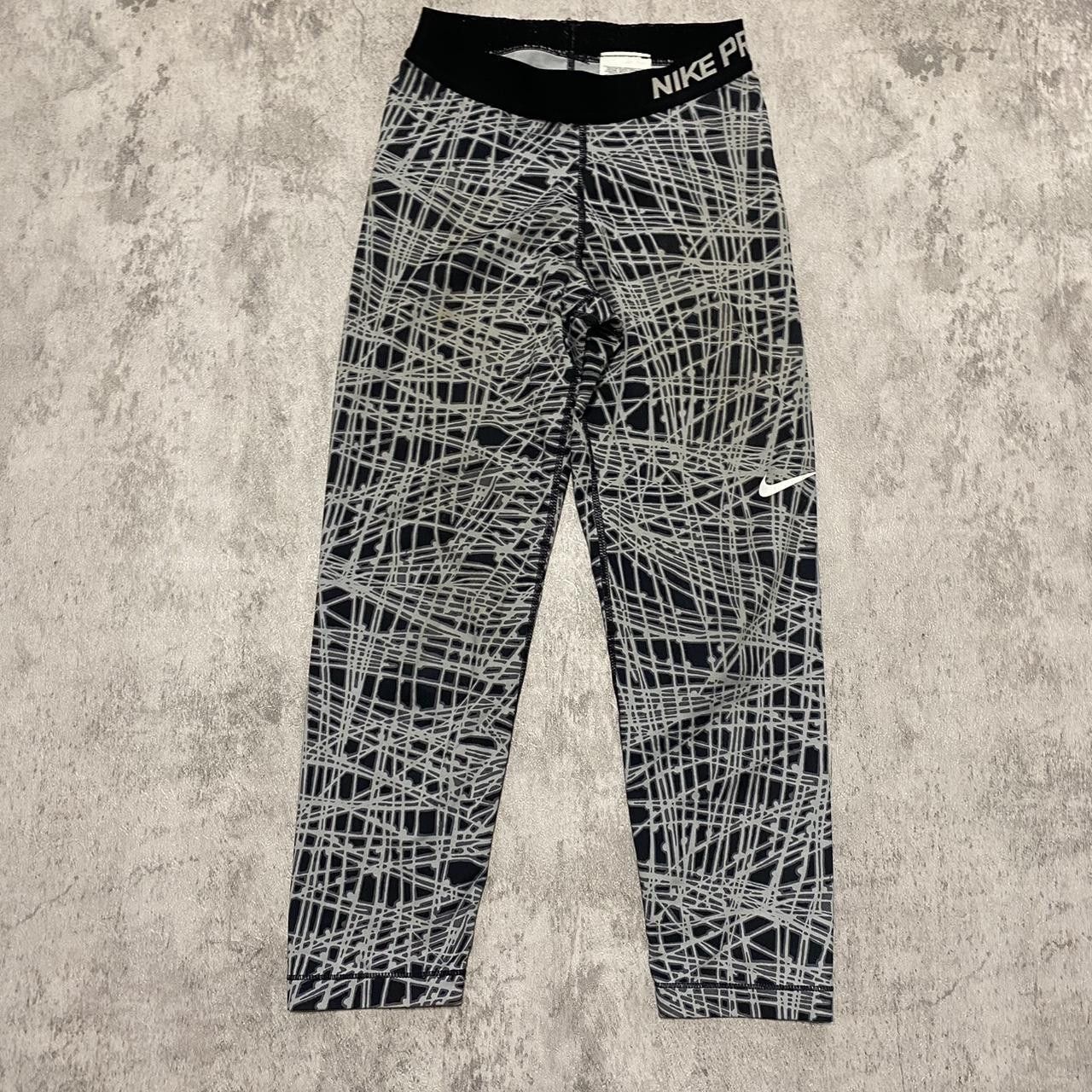 Nike Nike Pro black and white sportswear leggings Size US XS / EU 42 / 0 - 1 Thumbnail