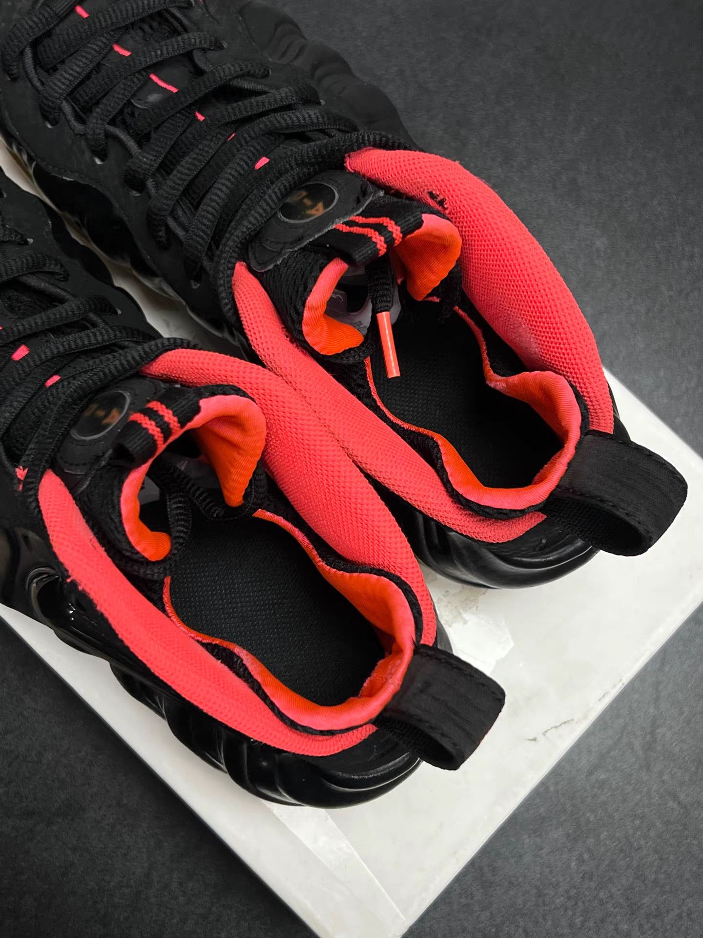 Nike Nike Foamposite Glow Dark Coconut Black K15 Size US 7.5 / EU 40-41 - 4 Thumbnail