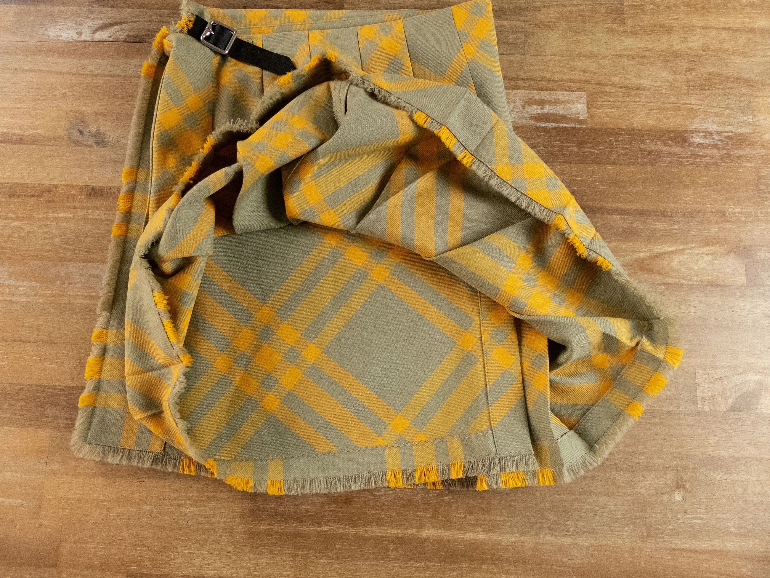 Burberry BURBERRY yellow beige check midi hunter skirt Daniel Lee Size 27" / US 4 / IT 40 - 14 Thumbnail