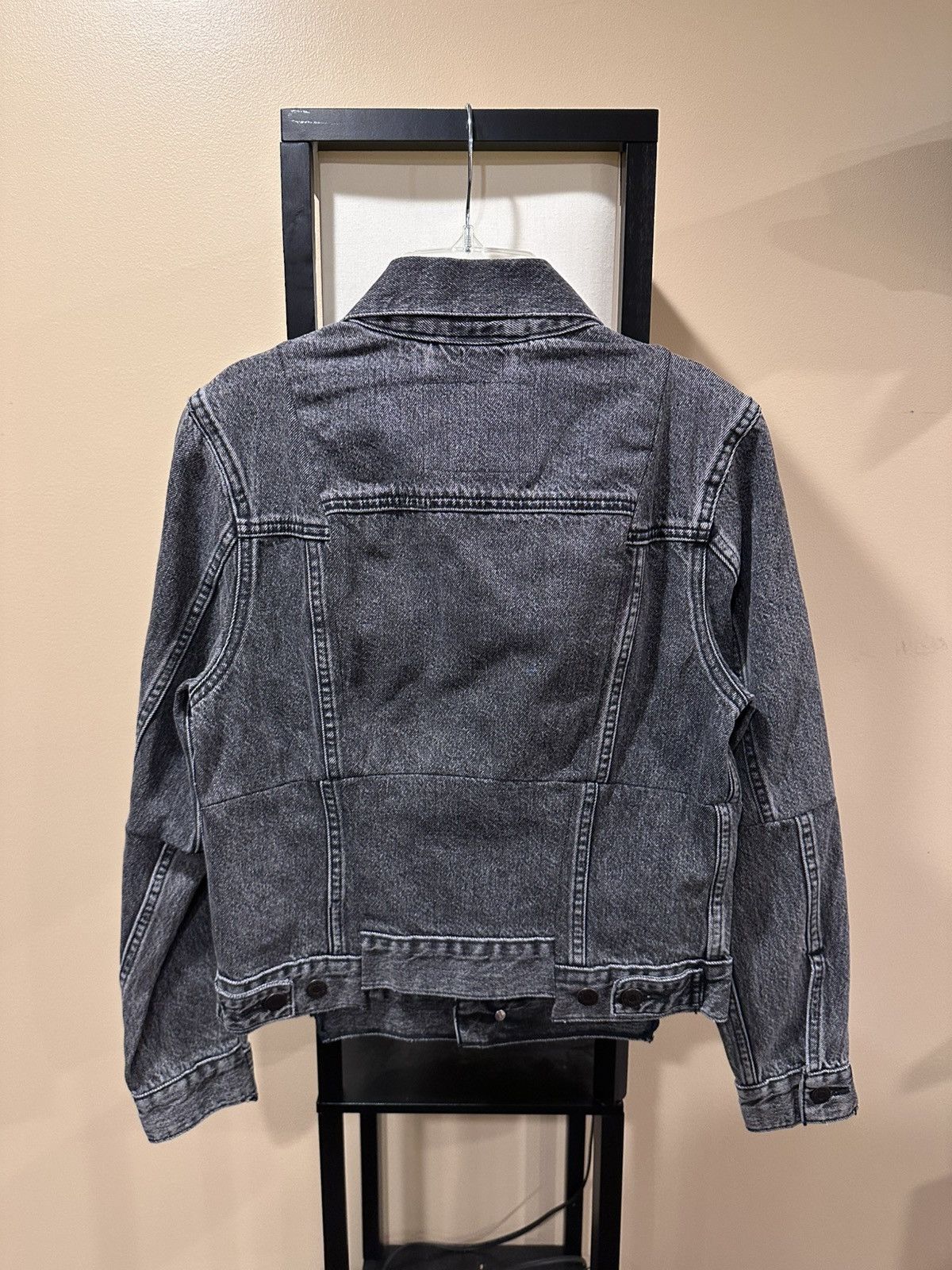 Levi's × Vetements Vetements x Levi’s SS18 Reconstructed Denim Black Jacket Size XS / US 0-2 / IT 36-38 - 2 Thumbnail