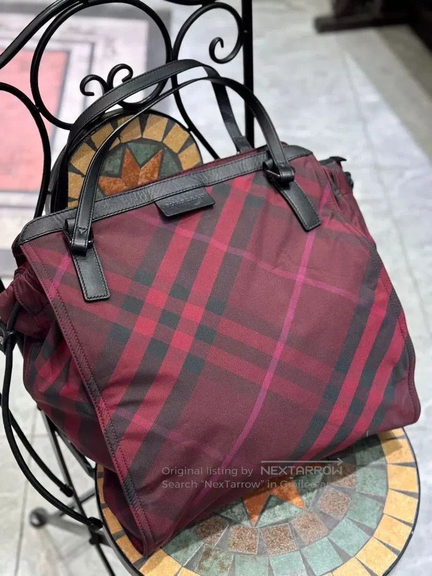 Burberry Burberry Classic Check Tote Bag. Size ONE SIZE - 2 Thumbnail