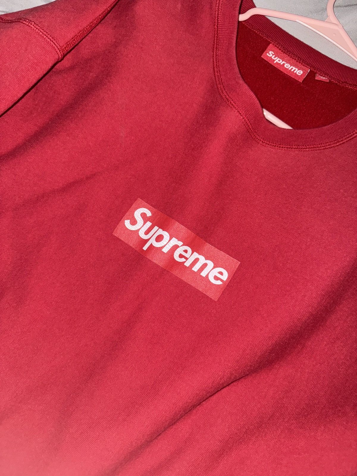 Supreme Supreme red on red crewneck Size US XL / EU 56 / 4 - 2 Thumbnail