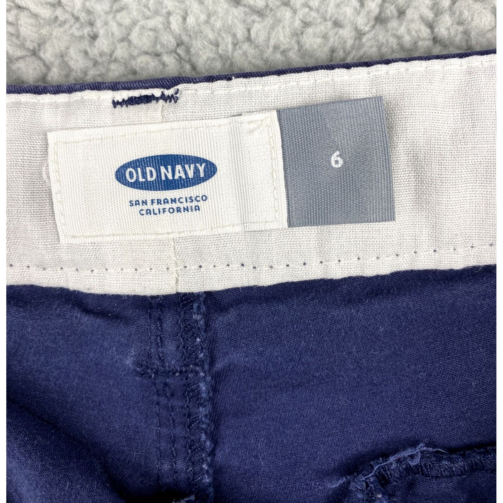 Old Navy Old Navy Chino Shorts Women Size 6 Blue Everyday Short Casual Stretch / 4 in Inseam Size 28" / US 6 / IT 42 - 4 Thumbnail