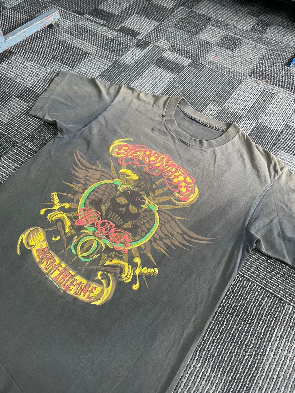 Aerosmith Vintage 90s Sun Faded Aerosmith Aero Force One Band Tees Size US M / EU 48-50 / 2 - 3 Thumbnail