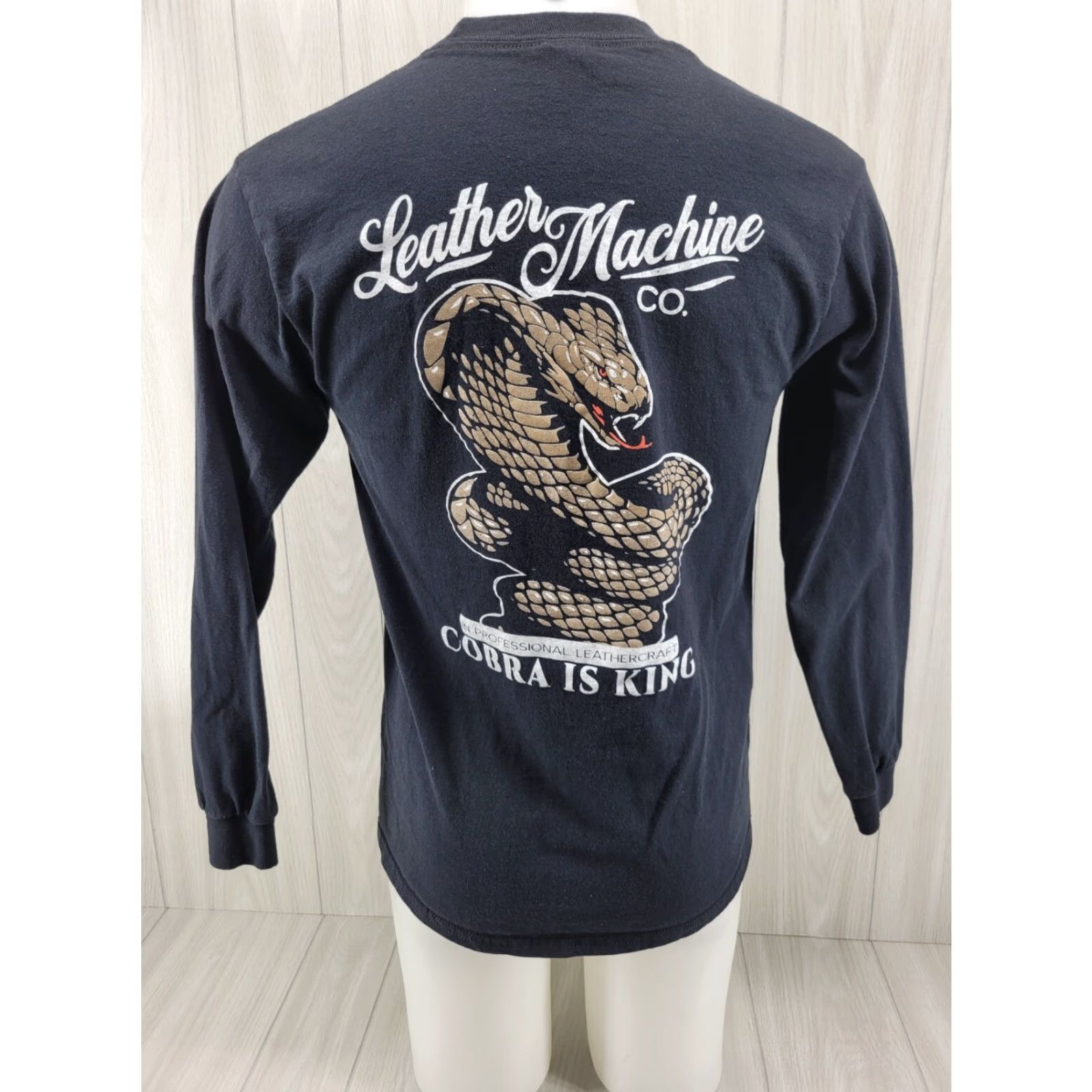 Gildan VINTAGE Leather Machine Company Cotton Long Sleeve Graphic Black Shirt Size Medium Size US M / EU 48-50 / 2 - 2 Thumbnail