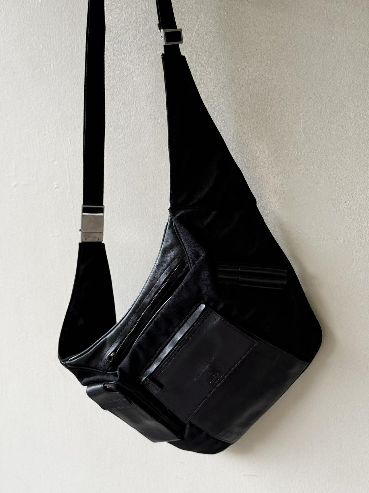 Gucci Gucci 90s Tom Ford Black Nylon & Leather Bag Size ONE SIZE - 4 Thumbnail