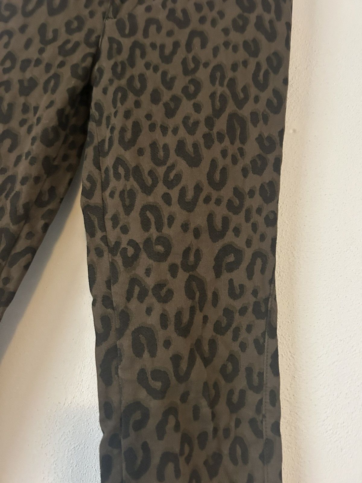 Louis Vuitton Louis Vuitton Leopard Print Pants - Size 38 Size 27" / US 4 / IT 40 - 5 Thumbnail