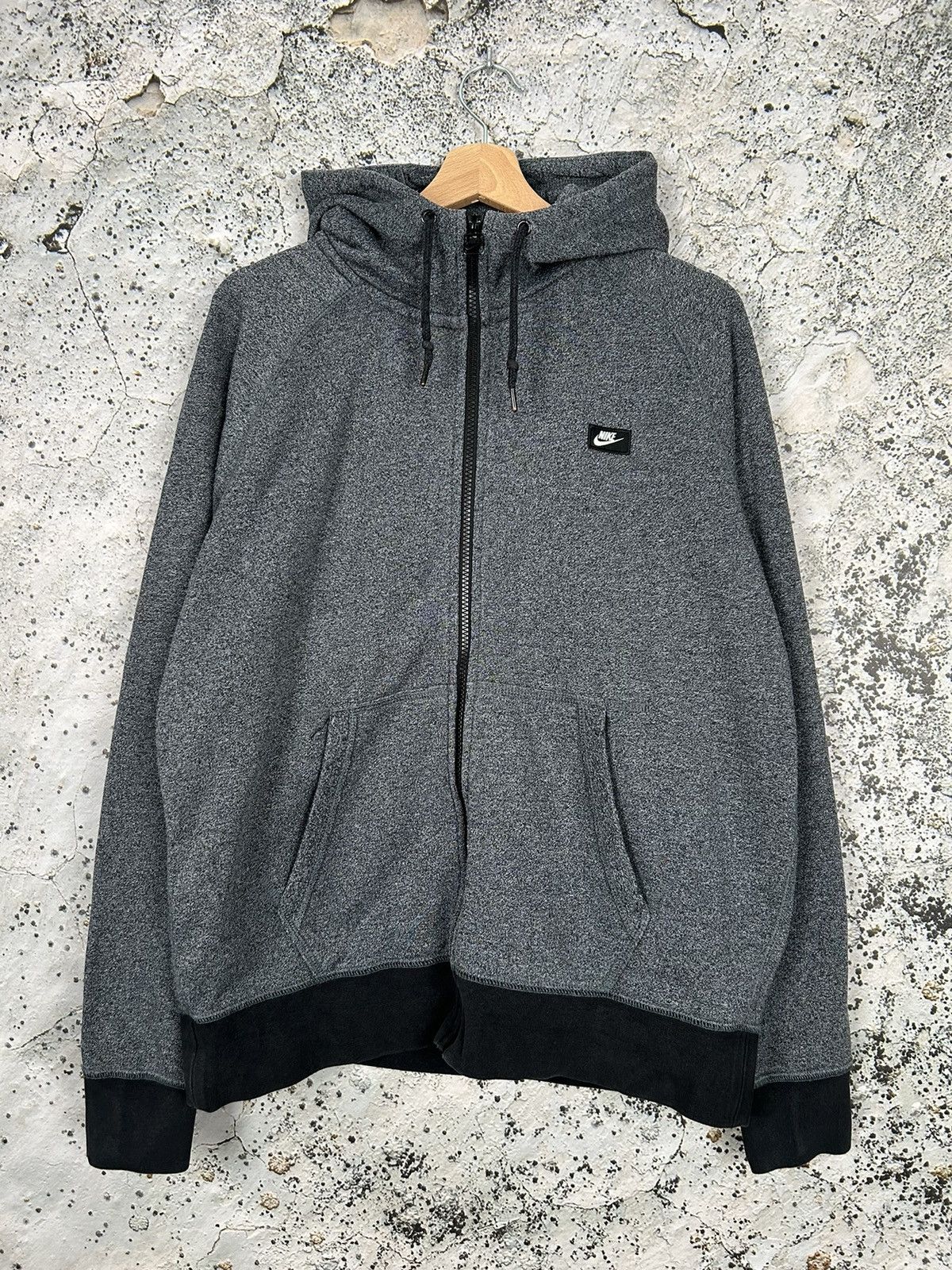 Nike Vintage Nike Zip Up Hoodie Grey Streetwear Sportswear Hype Size US L / EU 52-54 / 3 - 1 Thumbnail