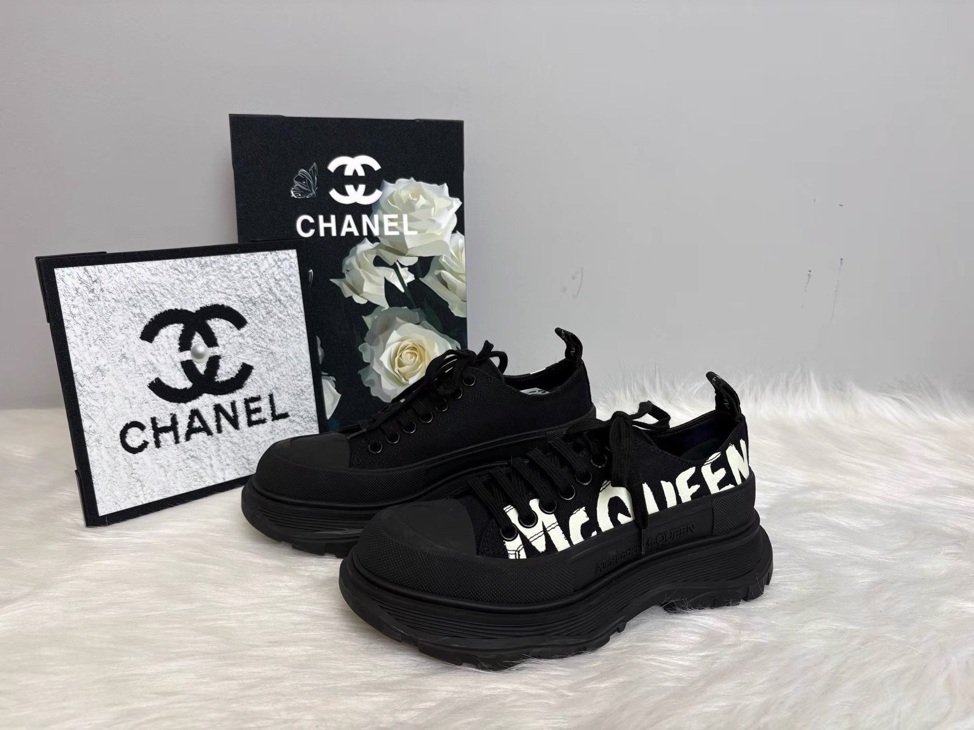 Alexander McQueen Alexander McQueen Tread Slick Leather Low Shoes K36 Size US 8 / IT 38 - 1 Thumbnail