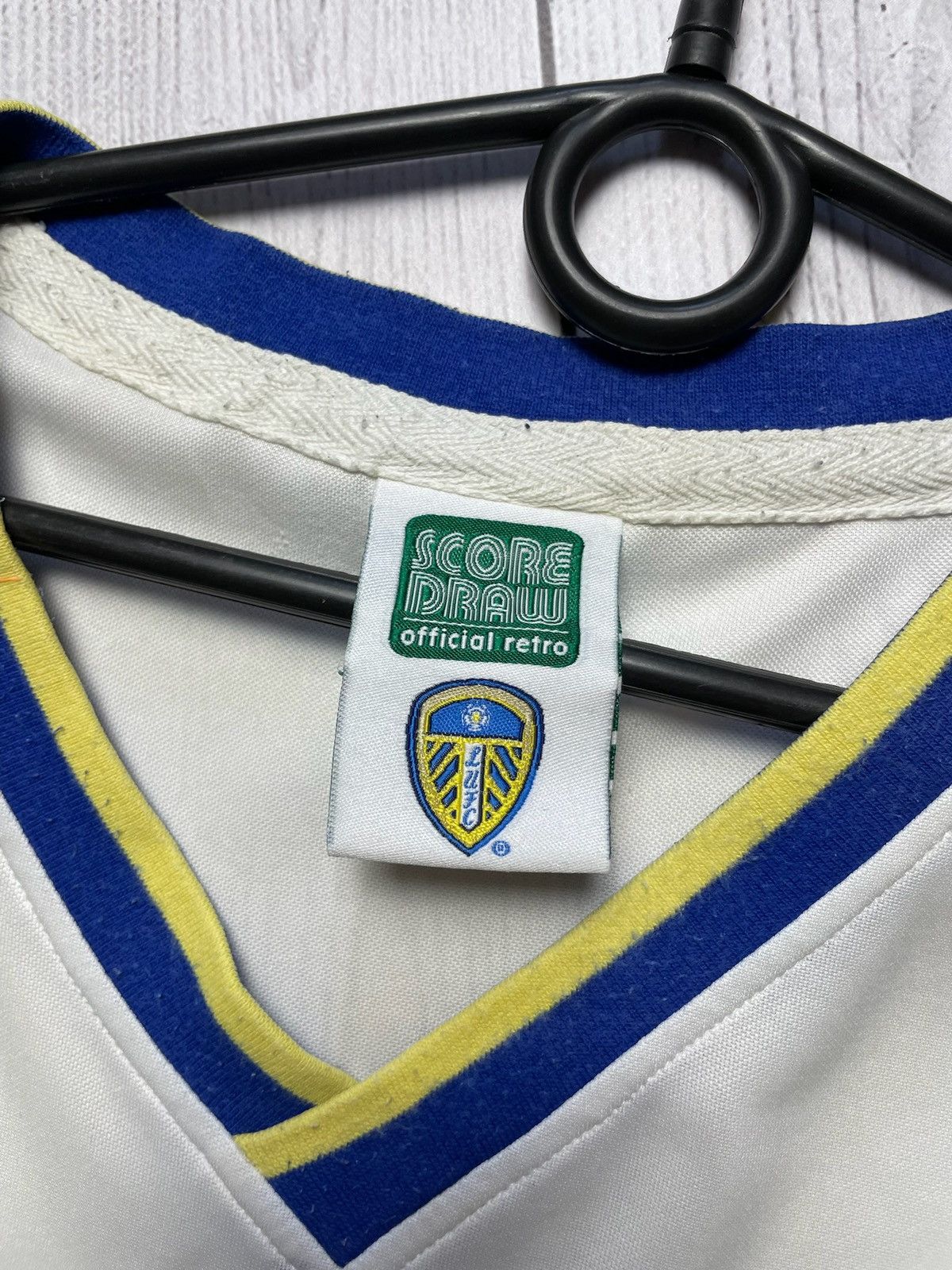 Vintage Vintage Leeds United soccer jersey size M logo retro Size US M / EU 48-50 / 2 - 7 Thumbnail