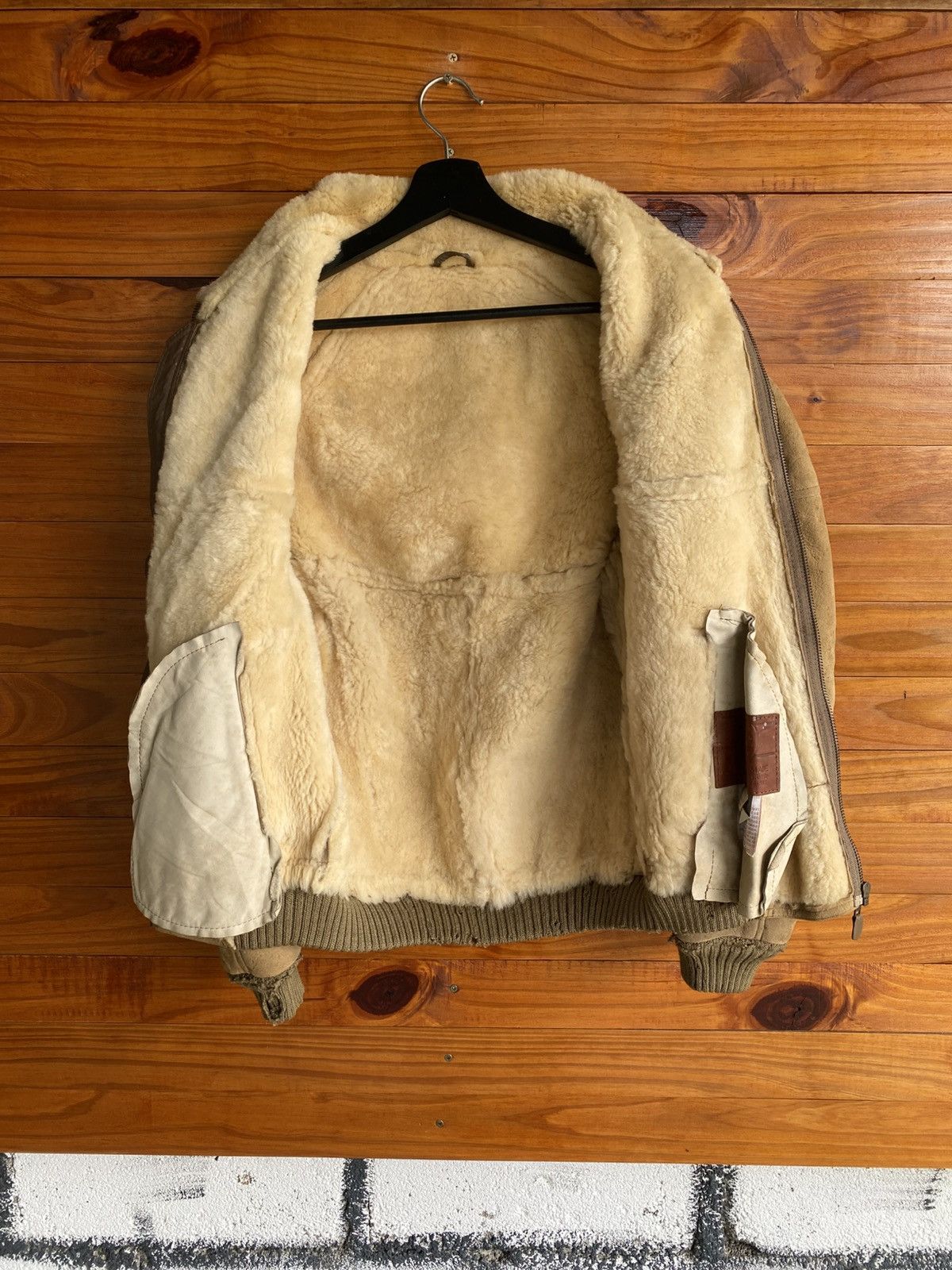 Vintage Vintage New Zealand Made Sheepskin Leather Shearling Flight Size US S / EU 44-46 / 1 - 11 Thumbnail