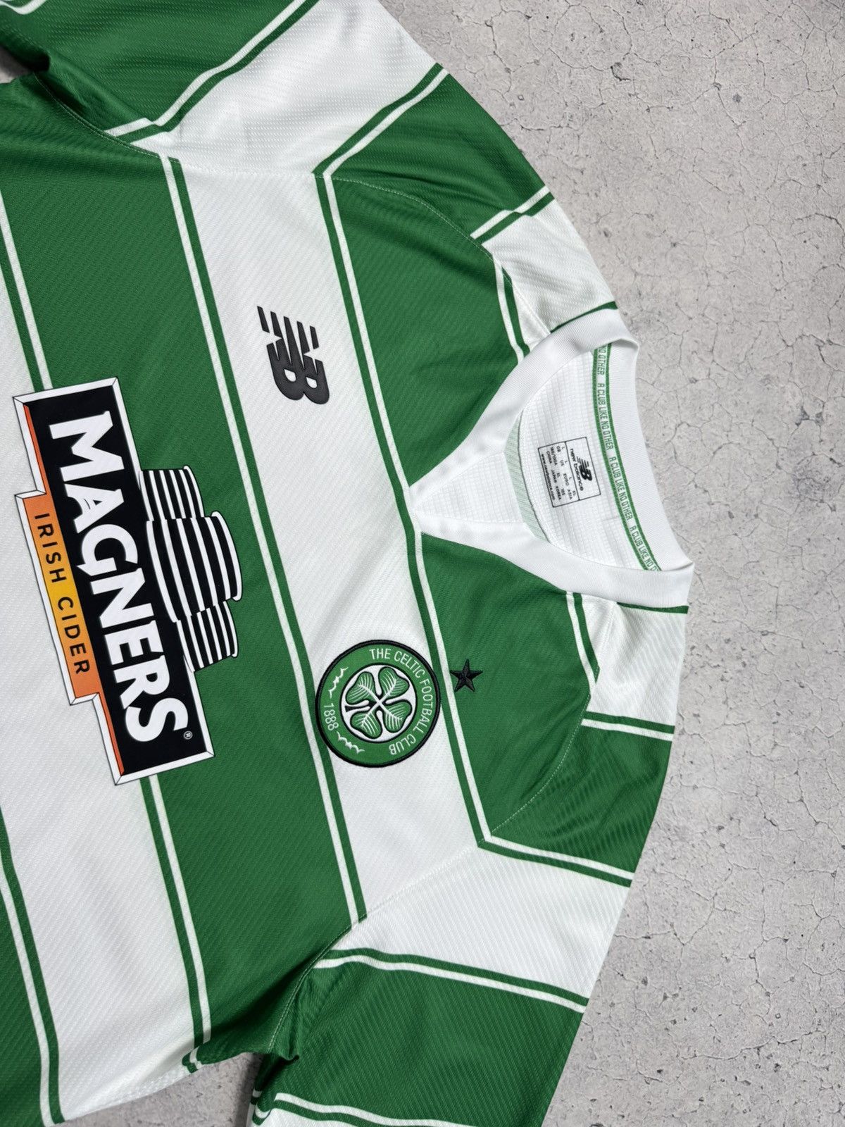New Balance New Balance FC Celtic 2015/2016 Vintage Soccer Jersey Size US L / EU 52-54 / 3 - 7 Thumbnail