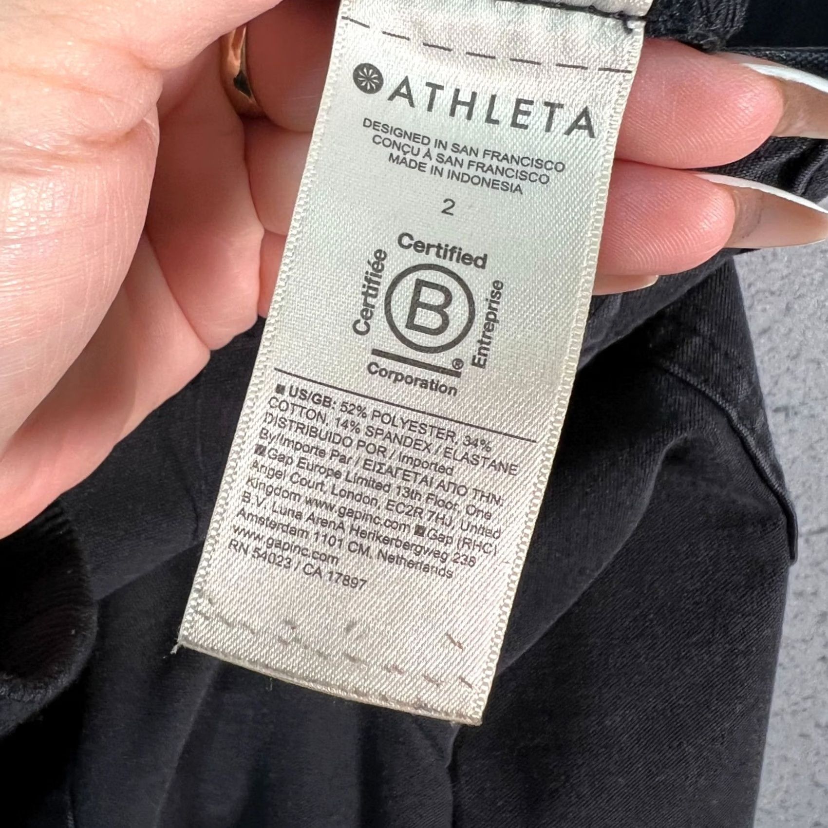 Athleta Athleta Pants Size 2 Black Cropped Relaxed Fit Barrel Leg Womens Size 26" / US 2 / IT 38 - 4 Thumbnail