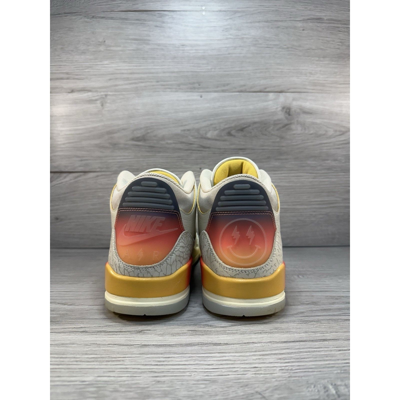 J Balvin × Jordan Brand Jordan 3 Retro x J. Balvin Medellin Sunset - Size 12 Size US 12 / EU 45 - 5 Thumbnail