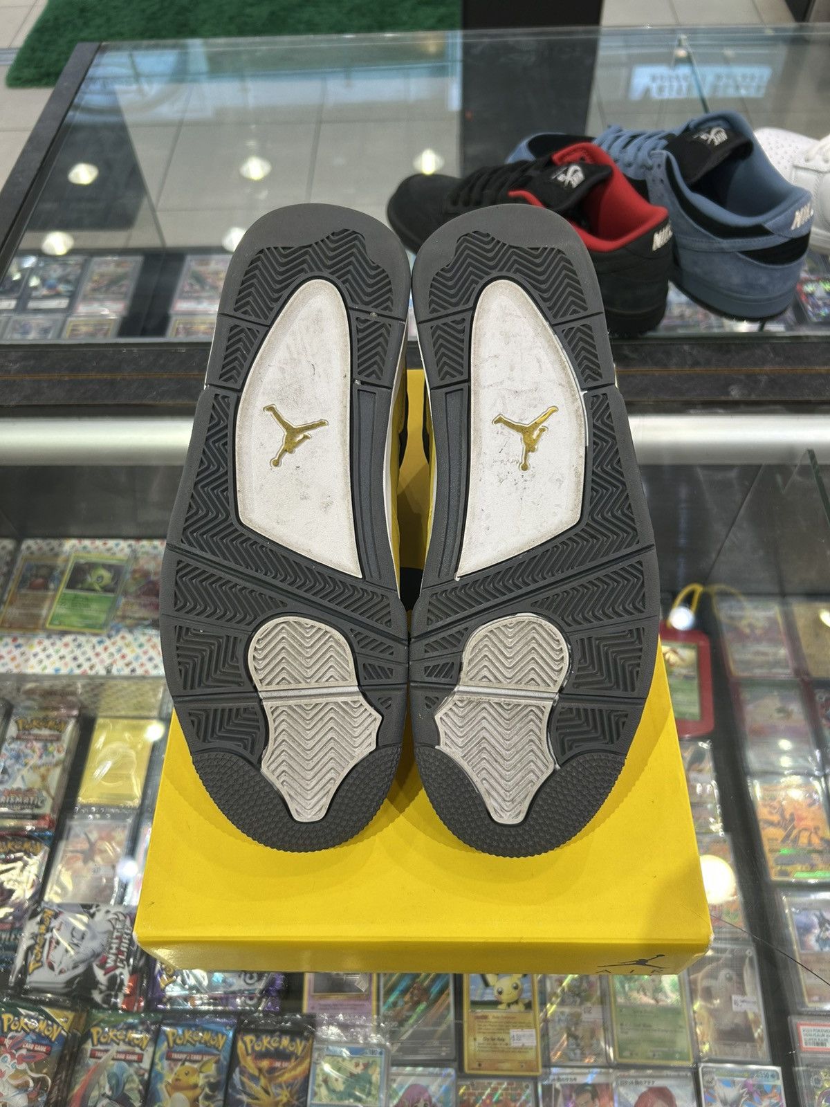 Jordan Brand Jordan 4 lightning 2021 Size US 9 / EU 42 - 9 Thumbnail
