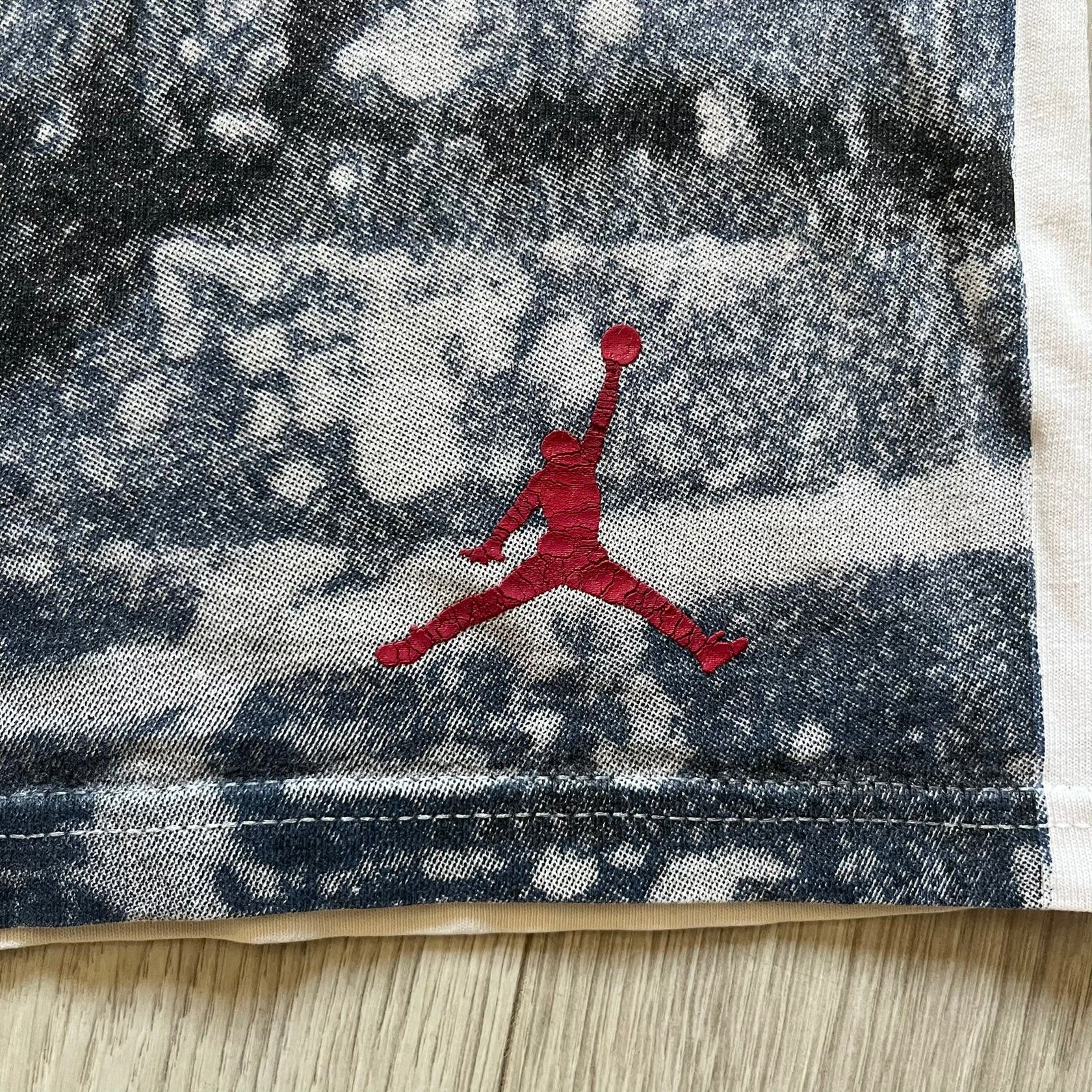 Jordan Brand Air Jordan 2000's All Over Print Tee Size US M / EU 48-50 / 2 - 6 Thumbnail