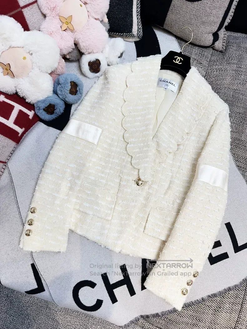 Chanel Chanel 20k equestrian series white lapel wavy edge petal e Size XXS / US 00 / IT 34 - 3 Thumbnail