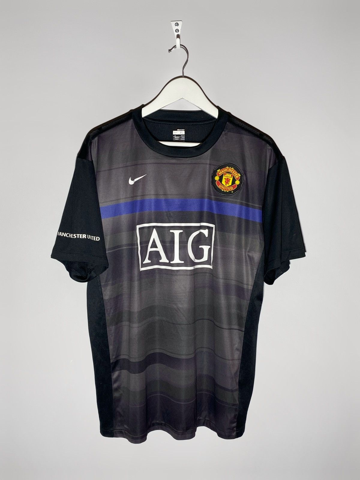 Nike 🔥 NIKE MANCHESTER UNITED AIG FOOTBALL SHIRT SOCCER JERSEY Size US XL / EU 56 / 4 - 1 Thumbnail