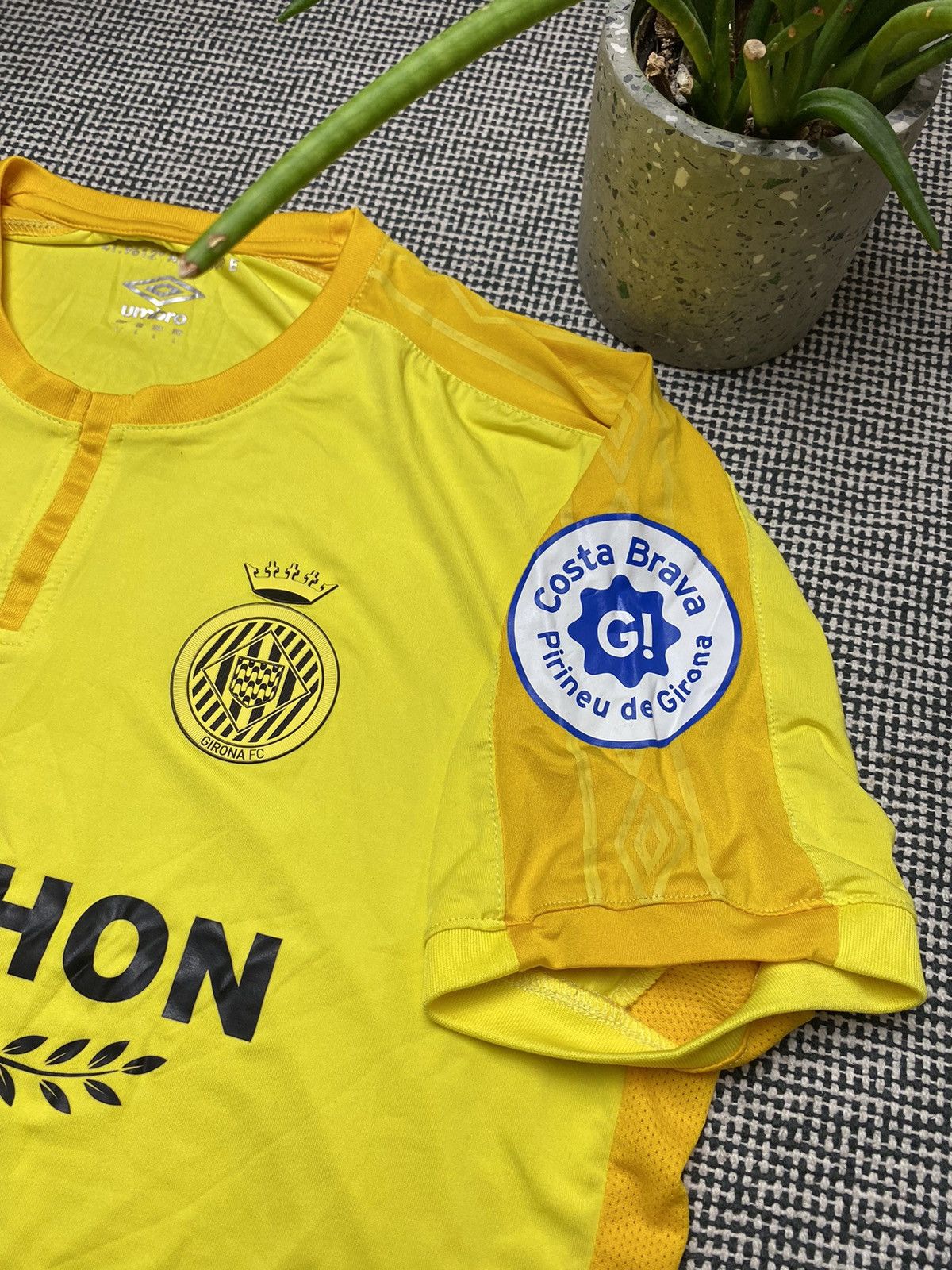 Umbro Girona umbro vintage rare Soccer Jersey Size US L / EU 52-54 / 3 - 5 Thumbnail