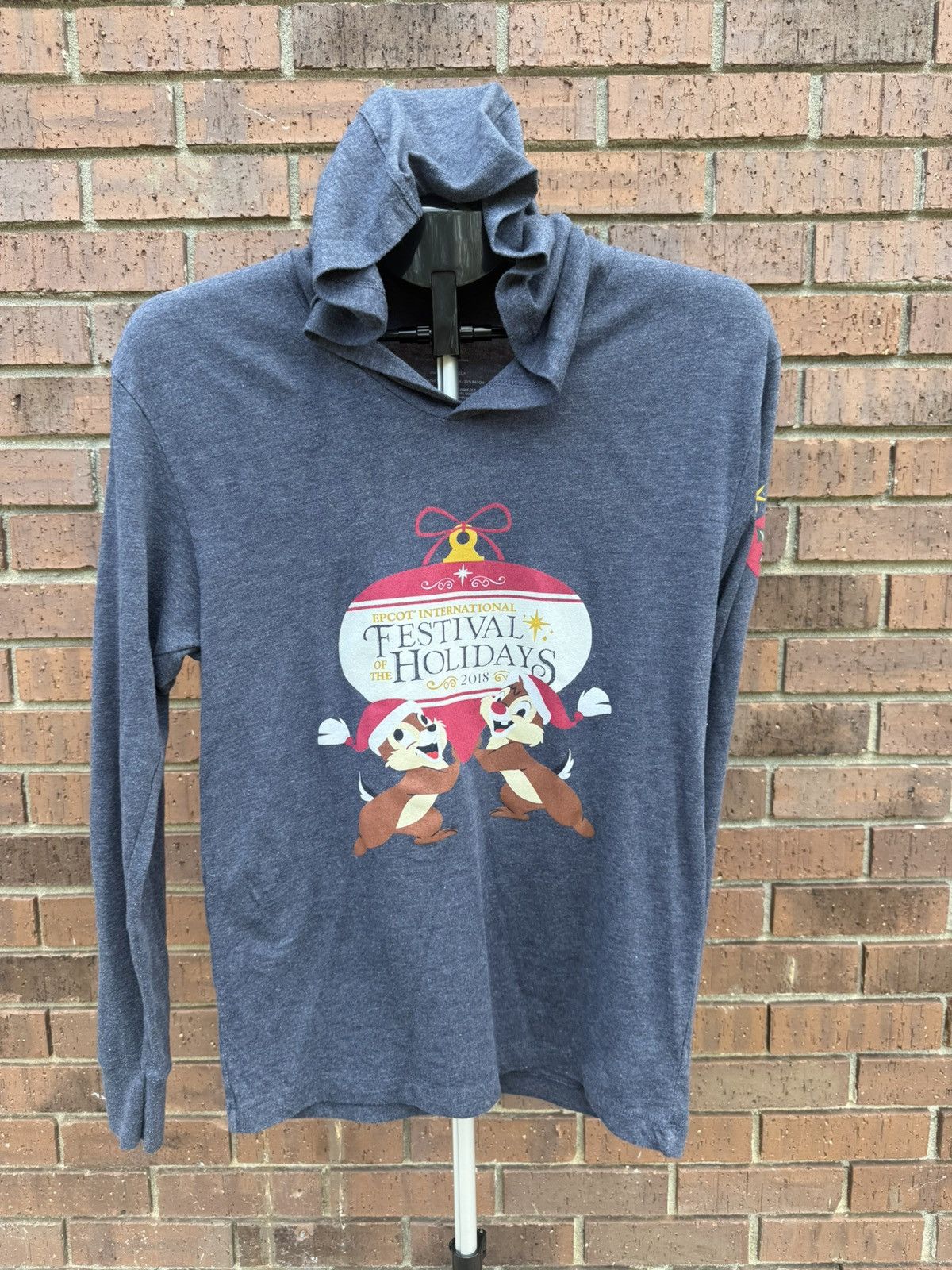 Disney Disney Epcot Festival of the Holidays 2018 Chip & Dale Hood Size S / US 4 / IT 40 - 1 Thumbnail